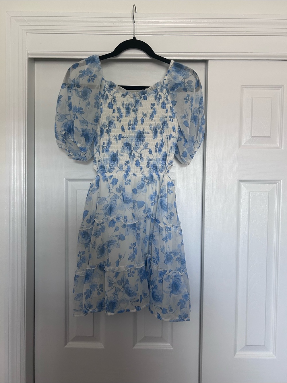 art class White and Light Blue Floral Smocked Puff-Sleeve Mini Dress